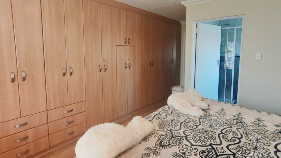 3 Bedroom Property for Sale in Fraaiuitsig Western Cape